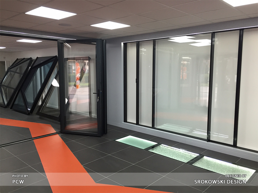 The aluminium pavilion with sliding doors and integrated glass floor inserts